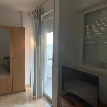 Apartment Kokomani 2 *